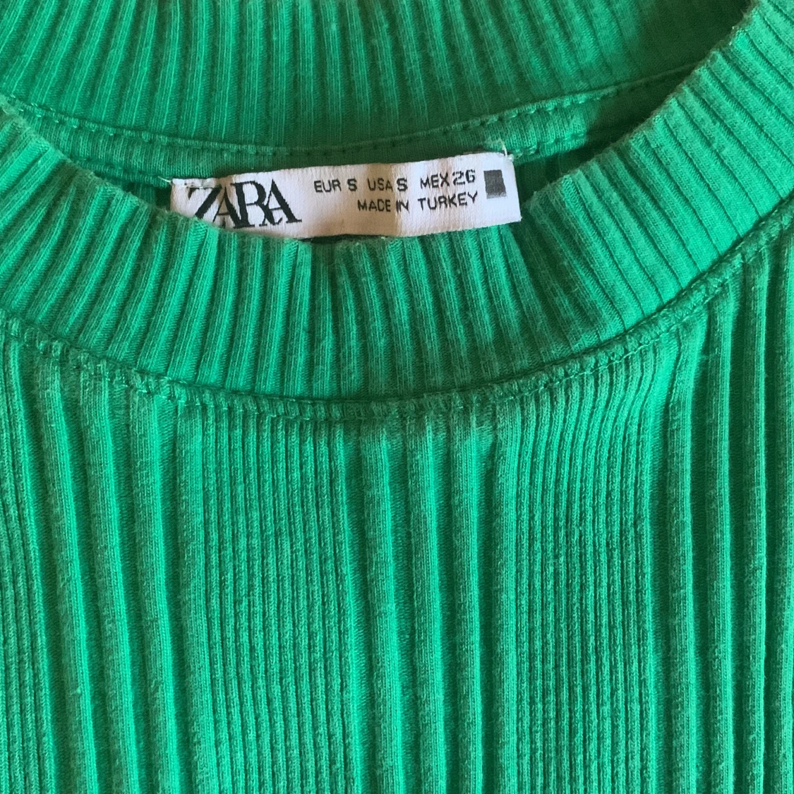 Grön ribbad linnetopp från Zara - 91