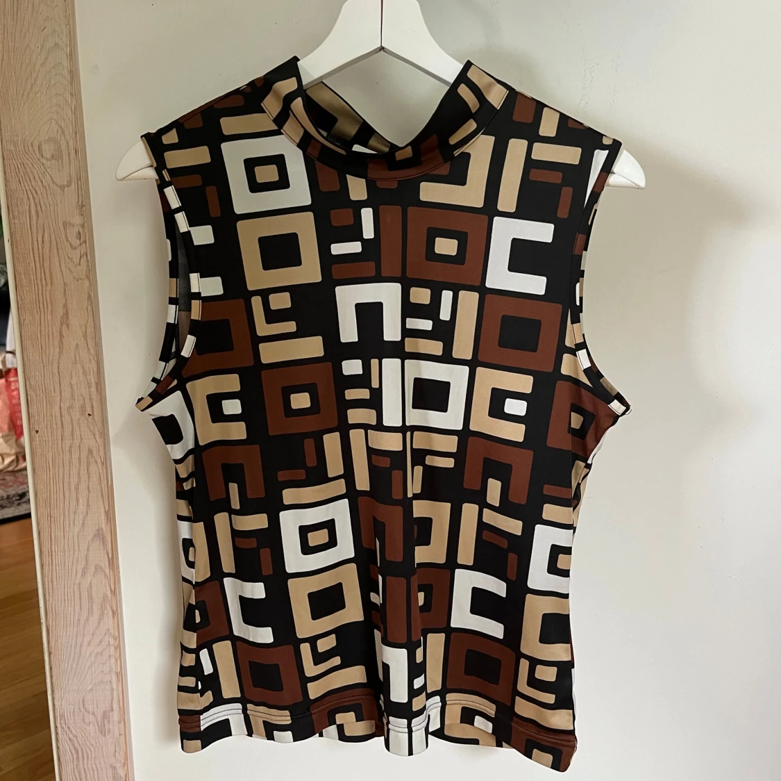 Mönstrad ärmlös topp från Mexx - 92