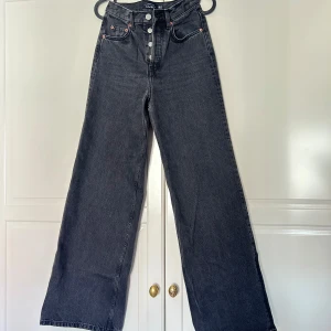 Mörk-grå &OtherStories Jeans - Skick: väldigt bra