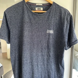 T-shirt Tommy Hilfiger - T-shirt från Tommy Hilfiger