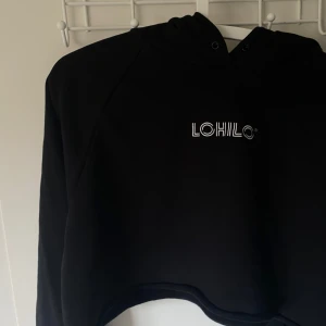 Crop top  -  crop top från lohilo. Använd 1 gång. 