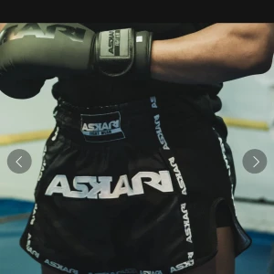 Askari shorts - Säljer dessa shorts då de är för stora. Storlek XL. Använda 1 gång men tvättade. Riktigt sköna och snygga shorts.