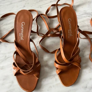 Cognac sandaletter, storlek 38 - Italienskt läder, otrolig kvalite Super fint skick knappt använda 