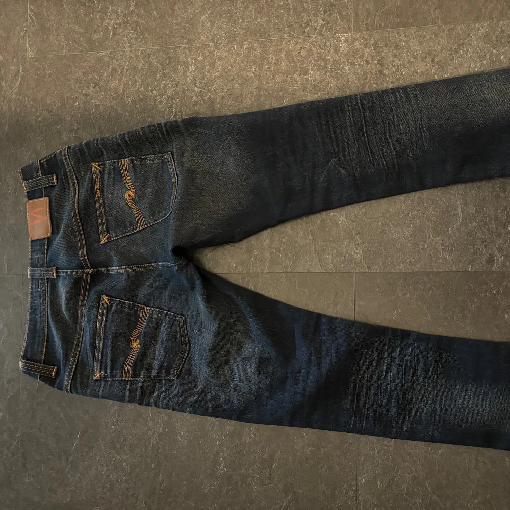 Säljer dessa schysta jeans från Nudie Jeans. | Jeansen är i nyskick utan deffekter. | Dom är i storlek 30/32 men är lite korta i längden. | Skriv vid  funderingar. 👍🏻 . Jeans & Byxor.