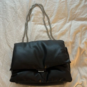 Väska H&M - Supersöt rymlig axekl väska ifrån hm