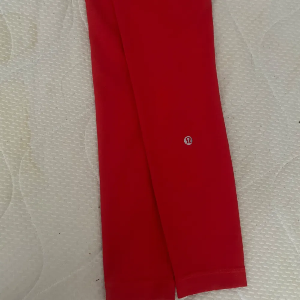 Soft like butter, super comfortable and unused. A rare red colour. Purchased for SEK 1,000++ but never used.. Sportswear.