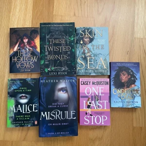  - Lästa böcker som behöver ett nytt hem. 40kr styck. Skin of the sea och misrule är hardcover 