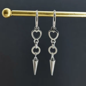 Handgjorda örhängen - Handgjorda örhängen●Följ :@ekjewelryofficial🤲 ● 💎Material- 100% rostfritt stål ●Örhängeskrokar -rostfritt stål . Nickel fri. Längd -6cm. Vattentåliga, ändrar inte färgen! 