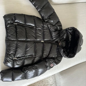 Colmar jacka  - Svart Colmar Jacka i nyskick , stl 172cm 16y. Nypris 4000-4500kr säljes nu för 2500kr❤️