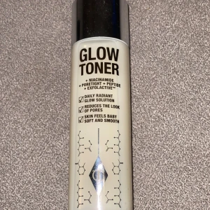 Charlotte Tilbury glow toner - Glow Toner från Charlotte Tilbury 150ml Nypris: 565:- Endast testad