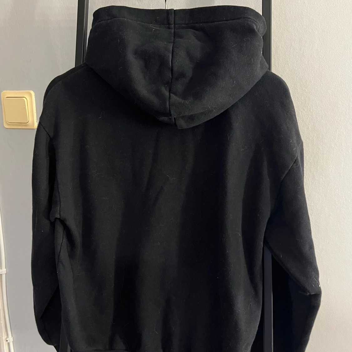 Svart Hoodie från H&M - 90