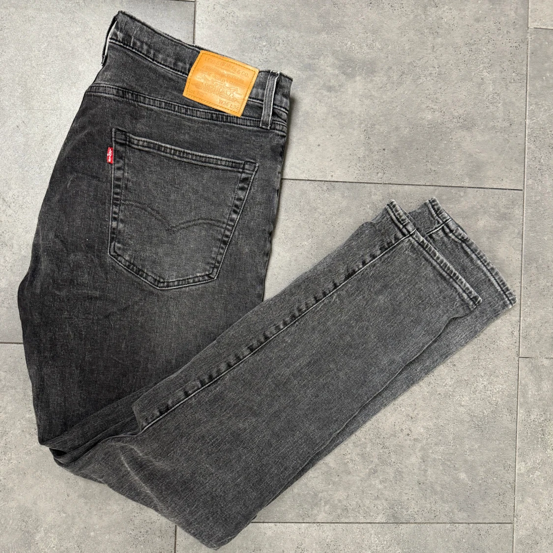 Svarta Levis jeans