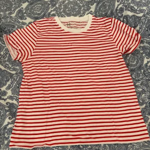 T shirt  - Skönt material och luftigt.