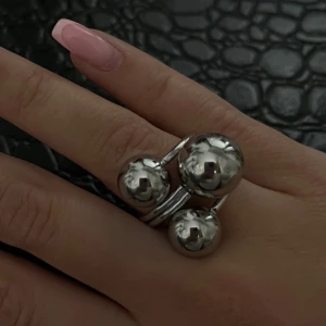 Silver ring - Säljer även denna fina ring som är helt oanvänd, då jag inte använder silver smycken 🩵