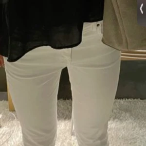 VITA JEANS - intressekoll på mina as snygga vita jeans 🫶
