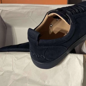 Louboutins storlek 431:1 - Louboutins utan taggar/spikar för det bästa priset helt nya aldrig använda röda botten glänser fortfarande⁉️⁉️⁉️pris kan diskuteras så det är bara att skriva