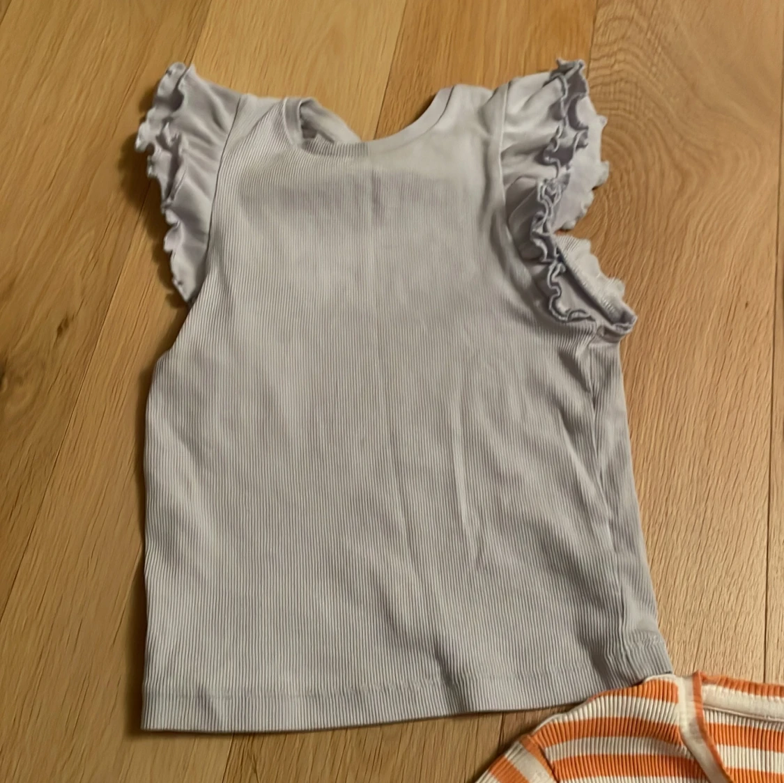 Tre toppar i olika stilar - 91