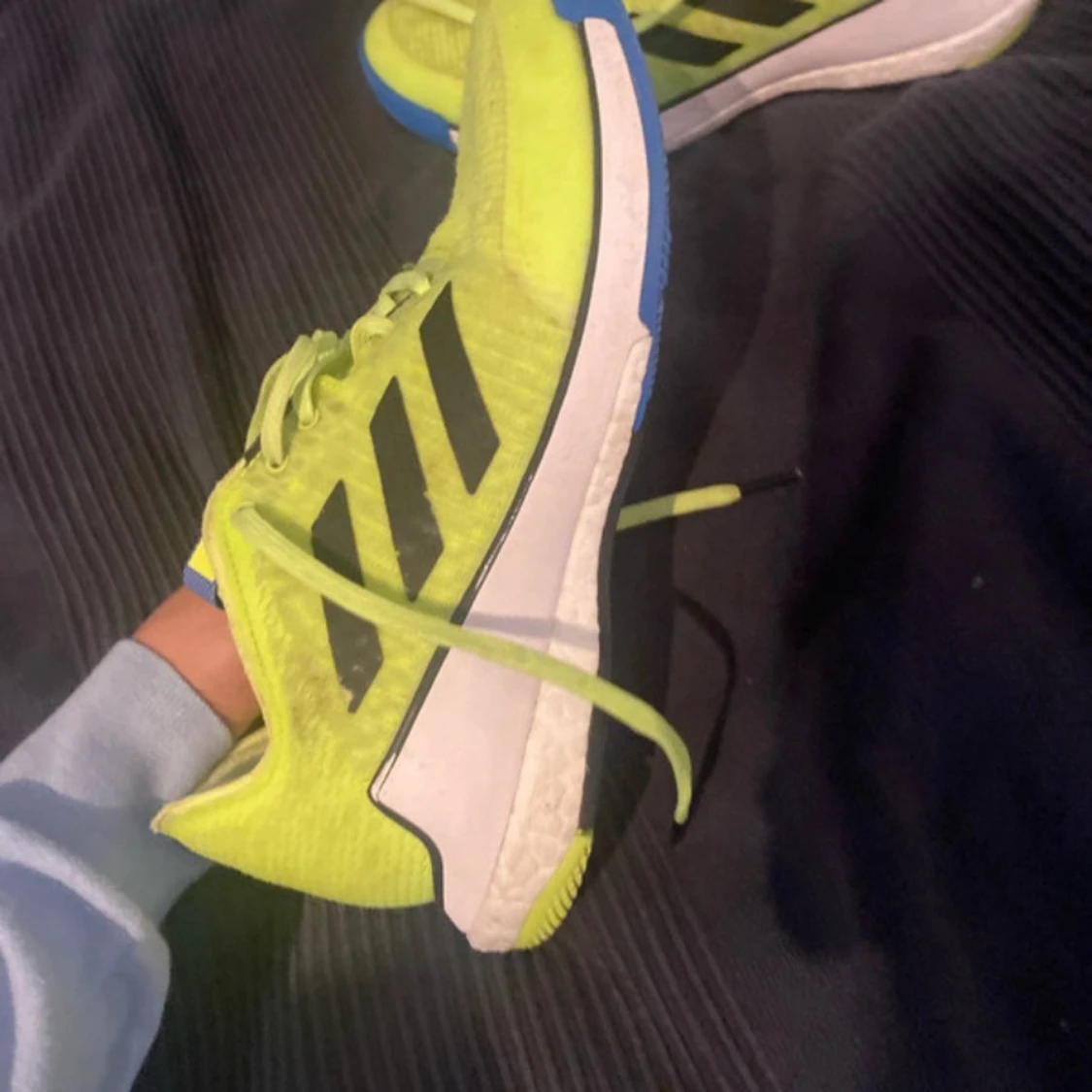 Adidas löparskor i neongrön och blå - 91