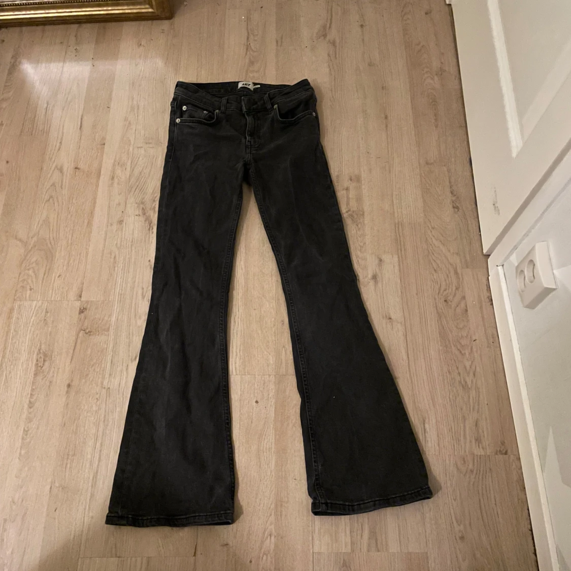 Svarta bootcut jeans