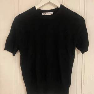 Zara short sleeve sweater  - Zara brand new never worn short sleeve black knit sweater 