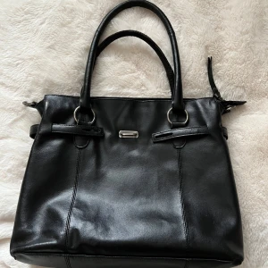 Jättesnygg handväska - I bra skick, köpt secondhand 🖤🖤