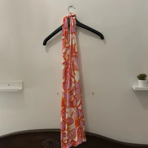 Blommig klänning - Blommig klänning