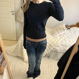 Marinblå långärmad tröja från Zara - Säljer en marinblå långärmad tröja från Zara❤️