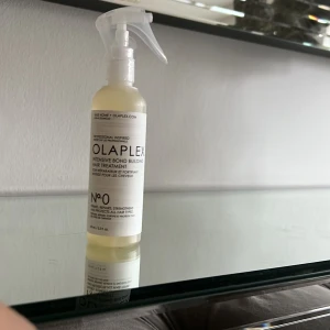 Olaplex No.0 Intensive Bond Building Hair Treatment - Säljer en flaska Olaplex No.0 Intensive Bond Building Hair Treatment. Denna produkt är perfekt för att stärka och reparera alla hårtyper. Flaskan innehåller 155 ml helt ny aldrig använd 
