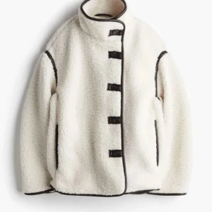 Vit teddyjacka från HM - Supermysig vit teddyjacka med svarta kantdetaljer och knäppning. Slutsåld hos Hm. Använd en gång!!💕