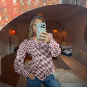 Blus  - Säljer denna så fina söta blus🎀😊😊🎀