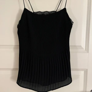 spetslinne från zara - gulligt linne med spets på baksidan från zara