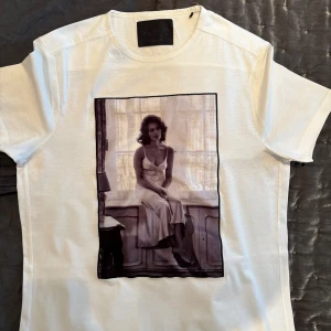 Limitato T-shirt - Limitato t-shirt, nyskick inga konstigheter 