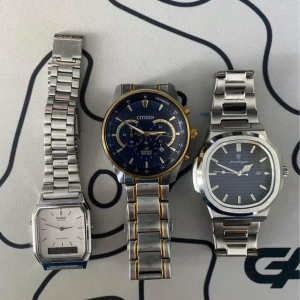 Casio Vintage, Citizen, Poedagar - Tre fina klockor som var använd i en kort tid.                     Citizen - 2200 ny hos mig 1500.                                         Casio-750 ny hos mig 500.                                                  Poedagar- 700 ny hos mig 450. Alla kommer med förpackning. Om du har en annan pris gärna skicka en anbud! 