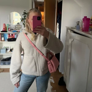 rosa väska  - Rosa arket inspirerad väska💞💞Från Mango! Inga defekter