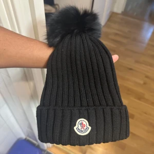 Moncler mössa - Ny