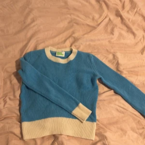 From future tröja - Säljer denna jättefina from future tröjan i storlek xs❣️ Den är i jättebra skick, inga defekter💕