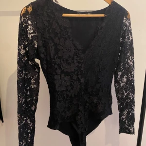 Spets body  - Använd fåtal gånger 