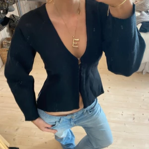 Blus / tröja  - SUPER snygg blus / tröja, man kan ha till sååå många tillfällen ❤️❤️❤️