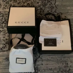GUCCI BÄLTE - KVITTO FINNS🫵Detta bälte är använd 1 gång och köptes för 4900 som fick i present. Vill nu sälja den eftersom ska på semester och inte kommer till användning alla tillbehör finns kvar 