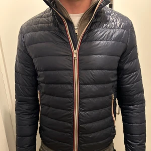 Moncler jacka - Moncler jacka i bra skick Storlek m 