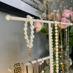 Pearl dream armband - Pearl dream armband🐚🫧  Min längd: 17cm✨ Max längd: 21cm✨ (Längden är ungefärlig)  Armbandet är elastiskt💫💞