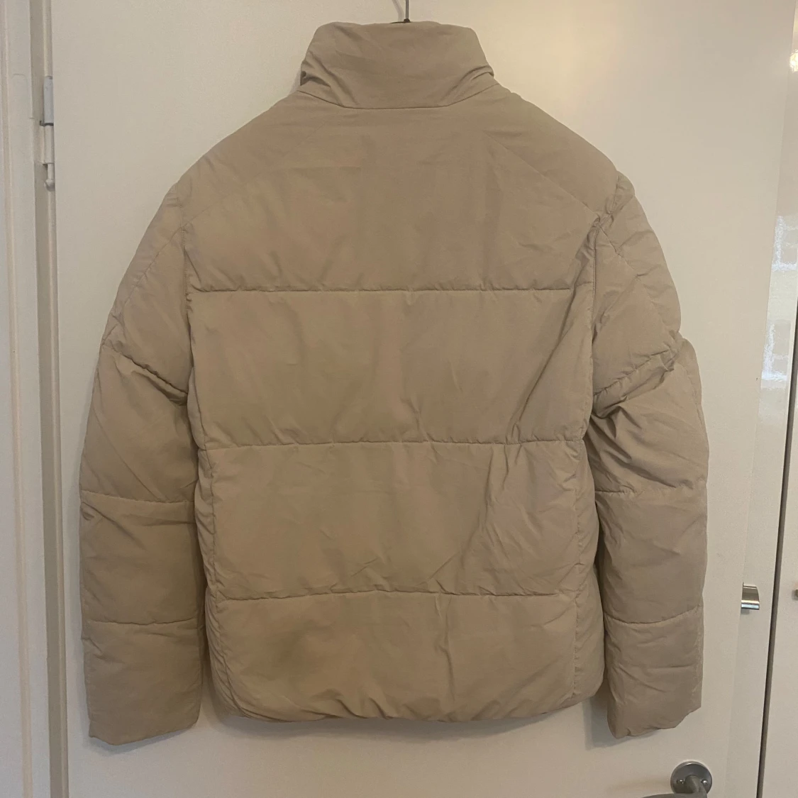 Beige pufferjacka från Zara - 90