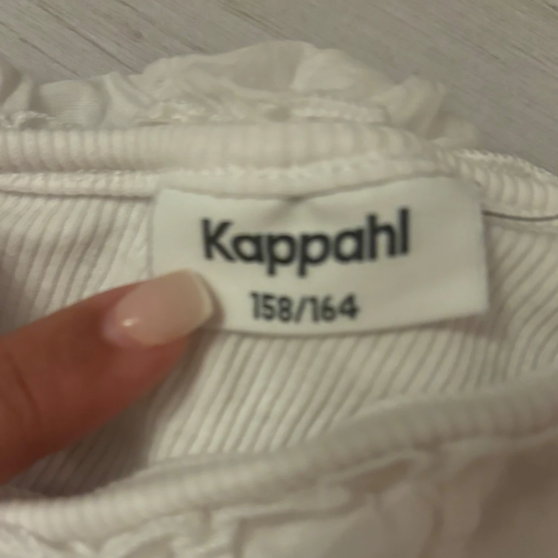 Vit oneshoulder topp från Kappahl - 90