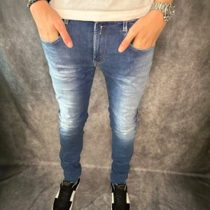 REPLAY ANBASS JEANS - // Replay anbass jeans | Storlek W30/L32 | Nypris runt 1800kr | Kontakta för fler frågor eller funderingar // Deluxecloset 