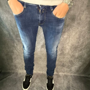 REPLAY ANBASS HYPERFLEX  - // Replay anbass hyperflex jeans | Storlek W31/L32 | Nypris runt 1800kr | Kontakta för fler frågor eller funderingar // Deluxecloset 