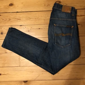 Nudie Jeans  - Nudie Jeans - Pris: 499kr - Storlek: W31 L32 - Bra skick utan defekter 8/10 - Hör av er för mer information!