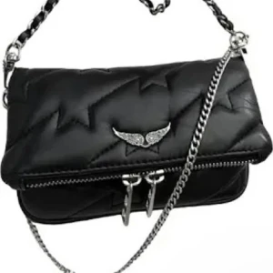 Zadig voiltare väska - Säljer min jättefina zadig väska som inte går att köpa längre. Skicket är helt ok men har mycket smådefekter. En kedjan (bild 3) är trasig mem går lätt stt ta bort eller laga därav priset. Kan mötas upp i nacka/ sthlm.❤️❤️❤️