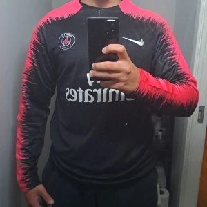 Psg tröja Tracksuit  - Nyskick  Herr L 