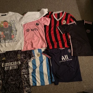 Fotbollströjor  - Olika tröjor för olika pris och olika storlekar 🔥🔥 