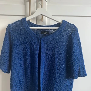 Kofta  - Köpt utomlands ! Inga defekter. Aldrig använd